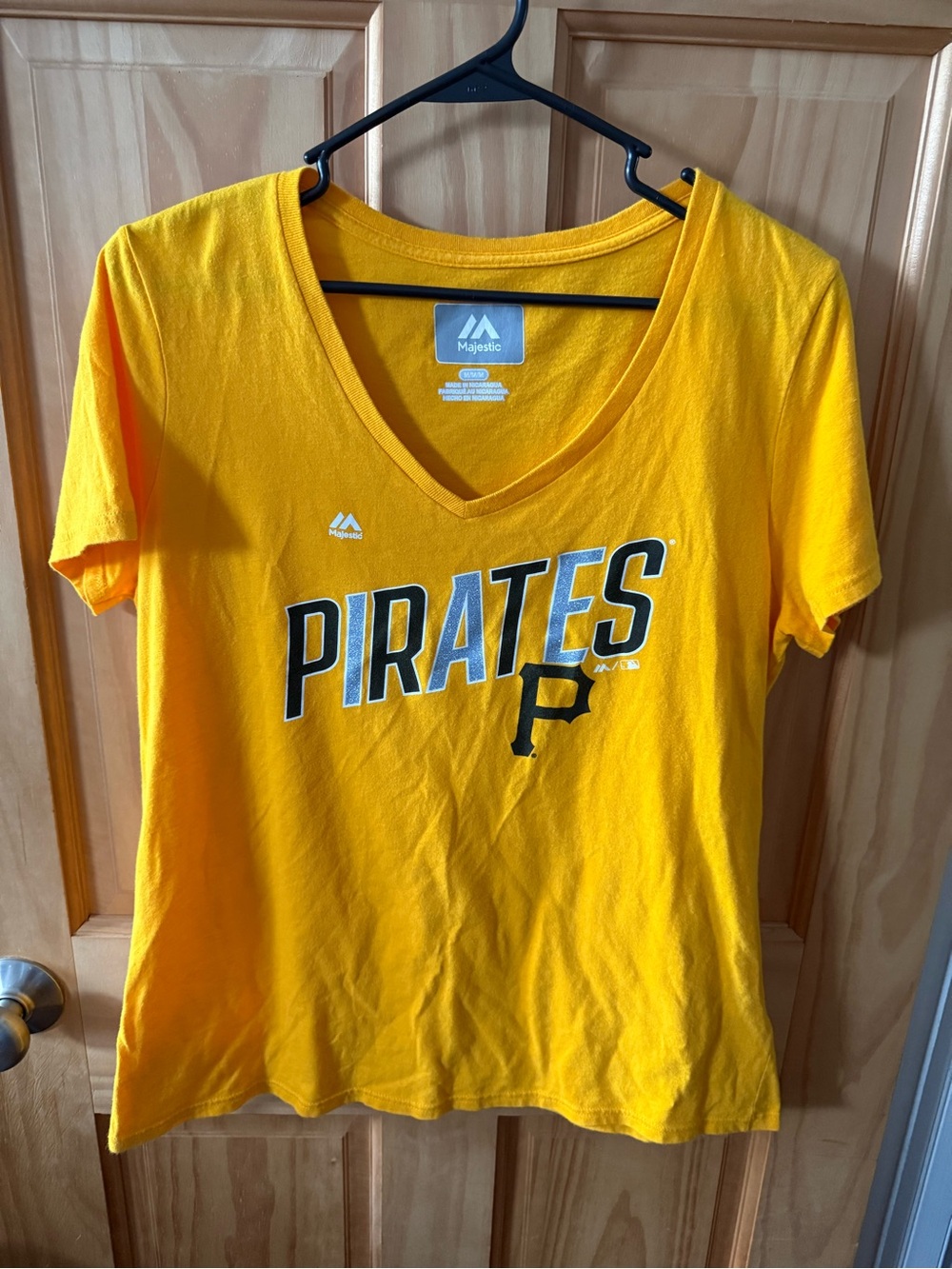 Like New, Women’s Pittsburgh Pirates T-Shirt Size Medium